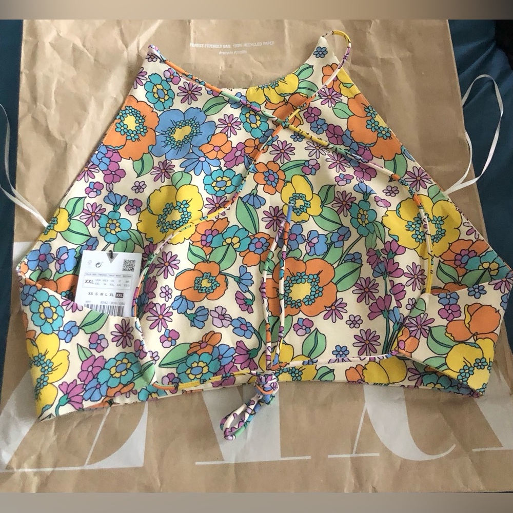 ZARA NWT OPEN BACK GROOVY FLOWERS CROP TOP - Picture 2 of 3